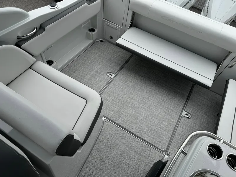 Slide: The Image of Finseeker 280 Dual Console 2025 - 41