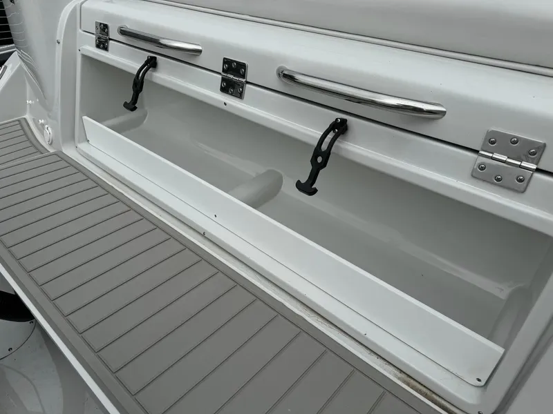 Slide: The Image of Finseeker 280 Dual Console 2025 - 5