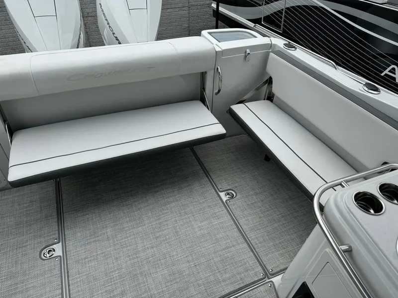 Slide: The Image of Finseeker 280 Dual Console 2025 - 8