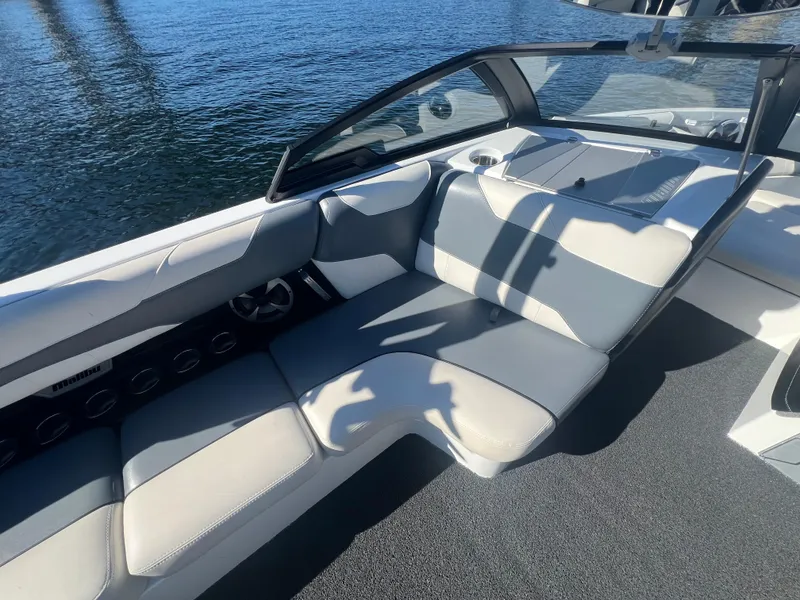 Slide: The Image of Malibu Wakesetter 23 LSV 2020 - 11