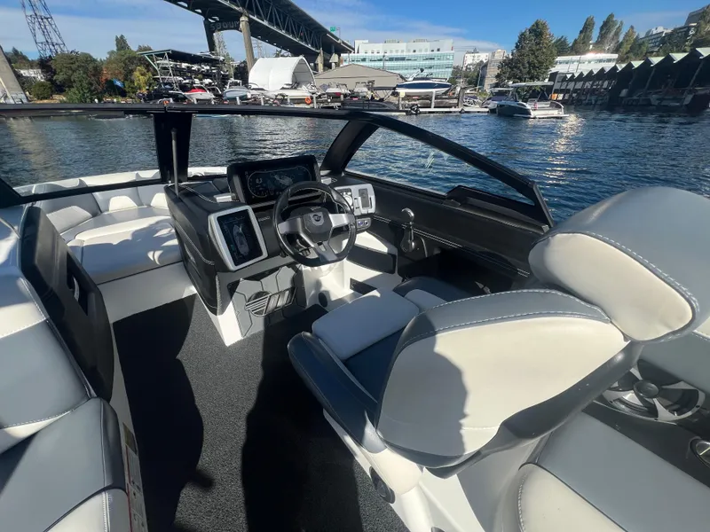 Slide: The Image of Malibu Wakesetter 23 LSV 2020 - 12