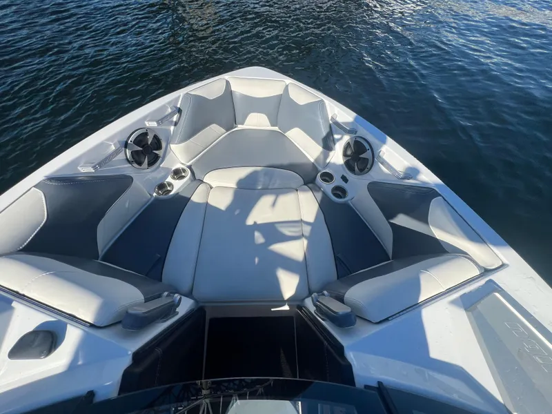 Slide: The Image of Malibu Wakesetter 23 LSV 2020 - 14