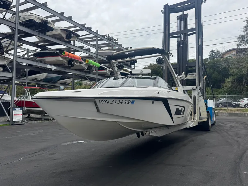 Slide: The Image of Malibu Wakesetter 23 LSV 2020 - 6
