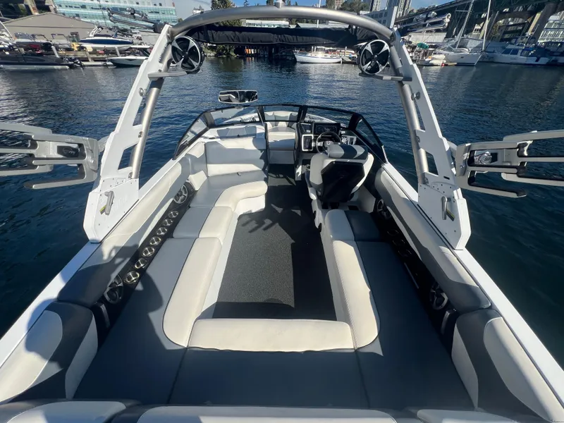 Slide: The Image of Malibu Wakesetter 23 LSV 2020 - 8