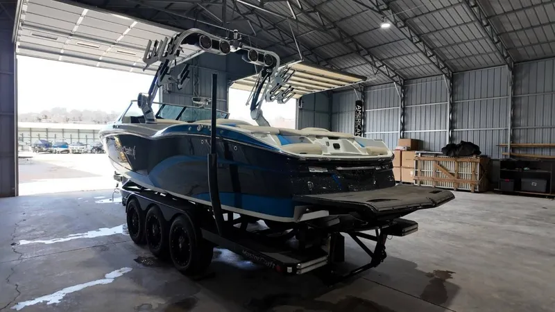 Slide: The Image of MasterCraft X26 2018 - 10