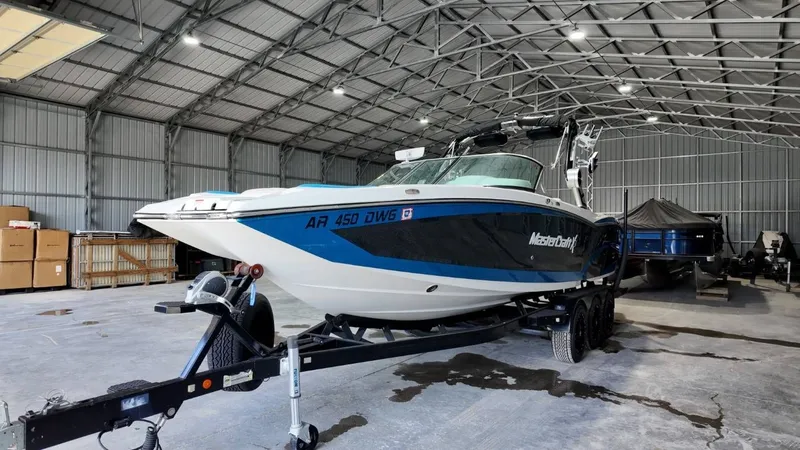 Slide: The Image of MasterCraft X26 2018 - 13