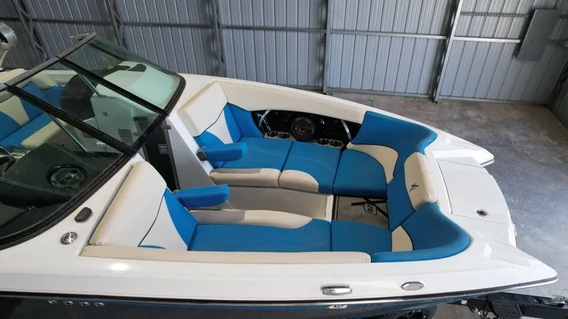 Slide: The Image of MasterCraft X26 2018 - 17