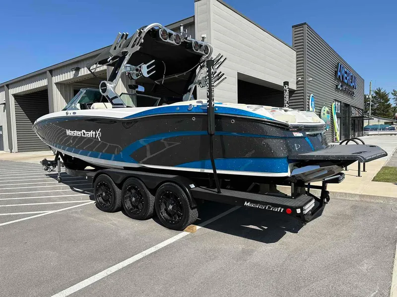Slide: The Image of MasterCraft X26 2018 - 2