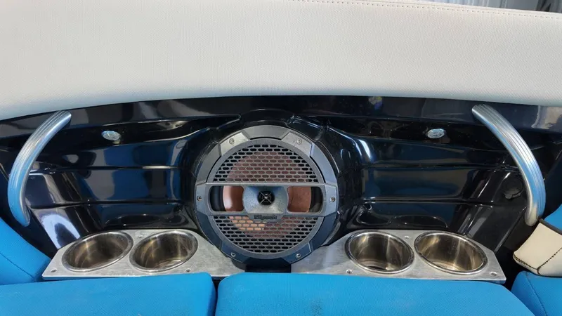 Slide: The Image of MasterCraft X26 2018 - 24