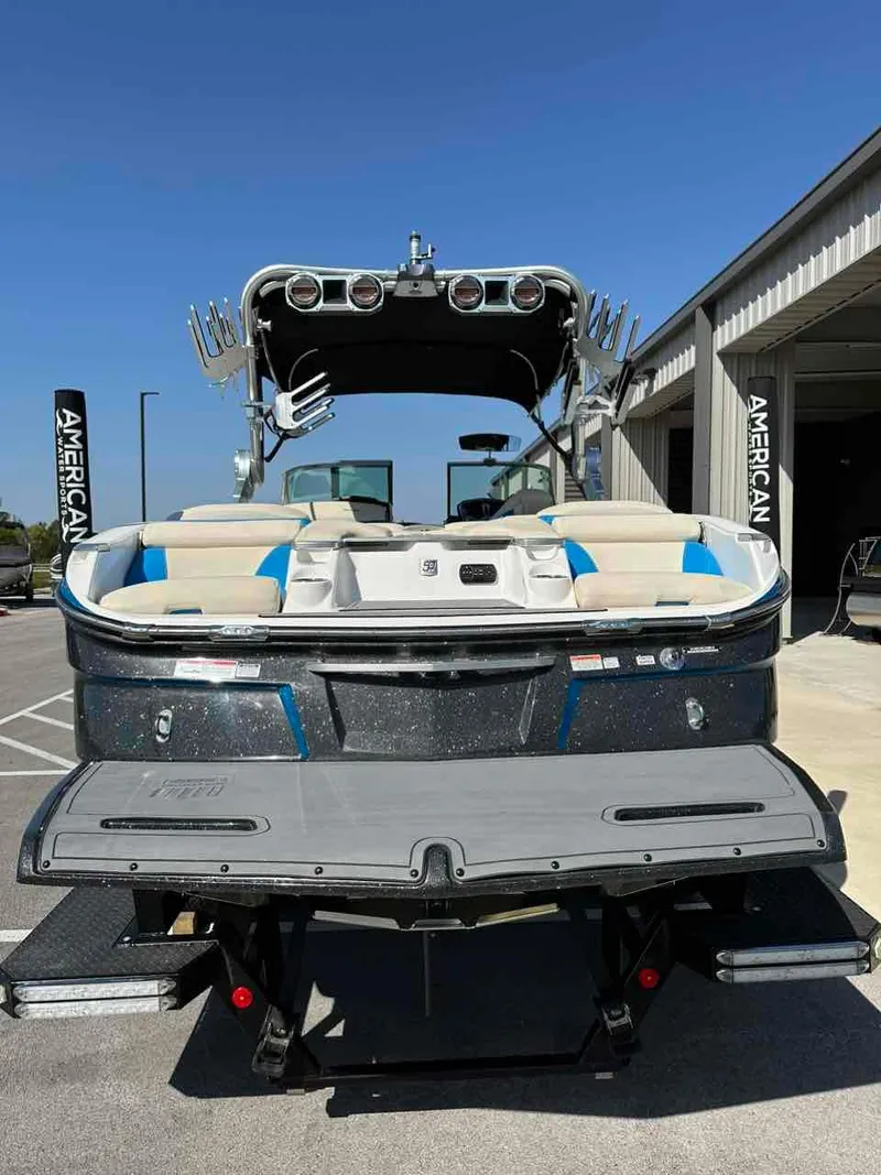 Slide: The Image of MasterCraft X26 2018 - 3