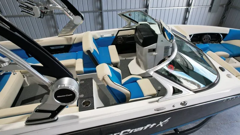Slide: The Image of MasterCraft X26 2018 - 33