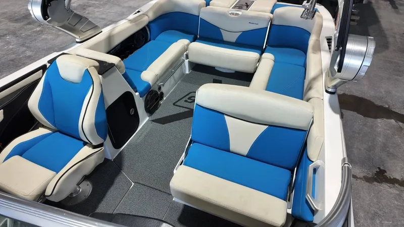 Slide: The Image of MasterCraft X26 2018 - 34