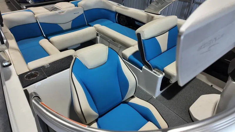 Slide: The Image of MasterCraft X26 2018 - 35