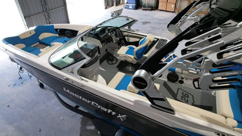 Slide: The Image of MasterCraft X26 2018 - 37