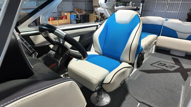 Slide: The Image of MasterCraft X26 2018 - 38