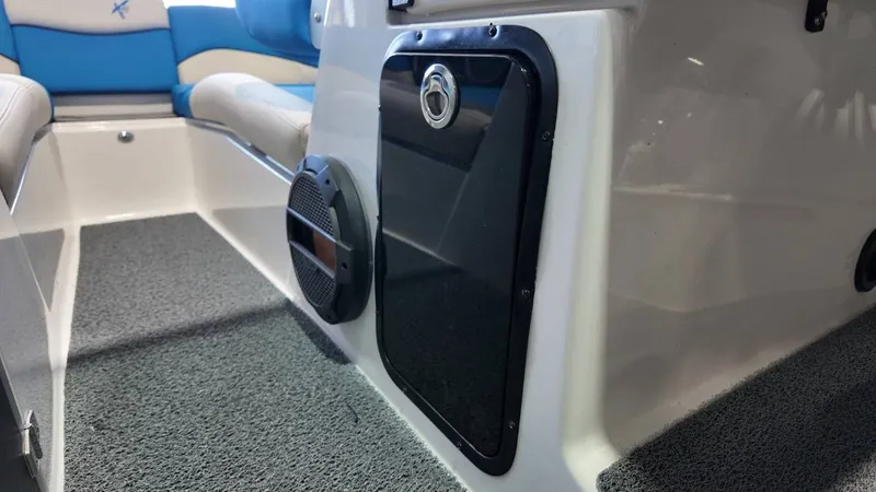 Slide: The Image of MasterCraft X26 2018 - 39