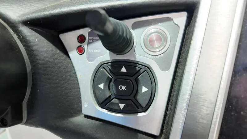 Slide: The Image of MasterCraft X26 2018 - 43