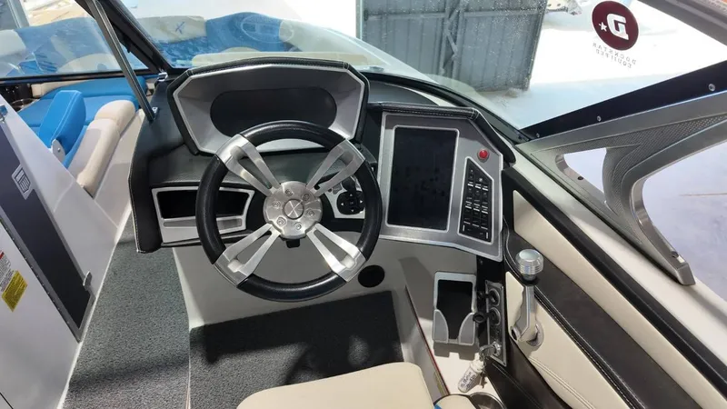 Slide: The Image of MasterCraft X26 2018 - 48