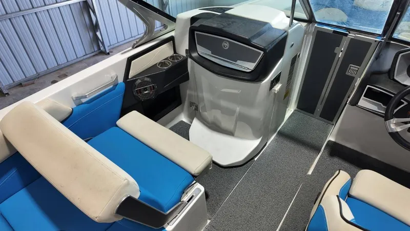 Slide: The Image of MasterCraft X26 2018 - 51