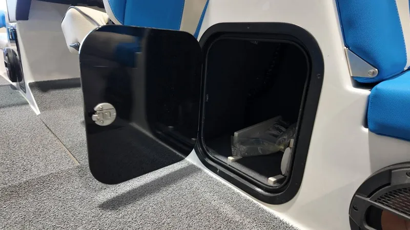 Slide: The Image of MasterCraft X26 2018 - 58