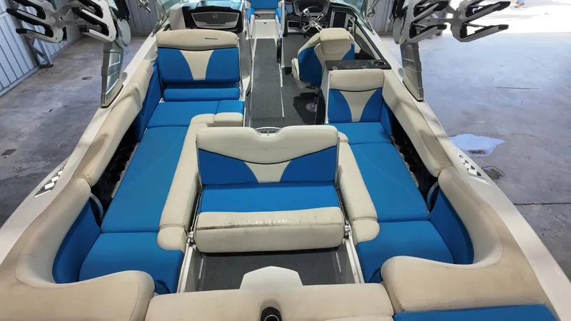 Slide: The Image of MasterCraft X26 2018 - 68