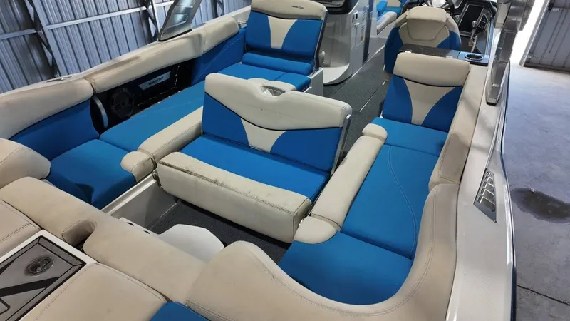 Slide: The Image of MasterCraft X26 2018 - 71