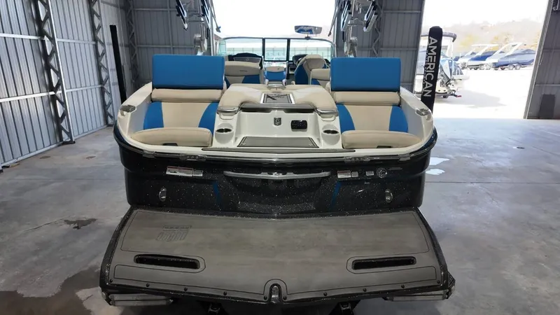 Slide: The Image of MasterCraft X26 2018 - 77