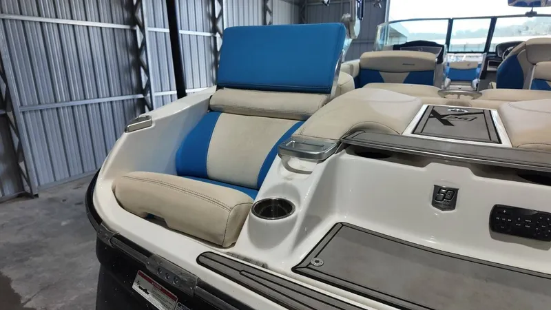 Slide: The Image of MasterCraft X26 2018 - 78