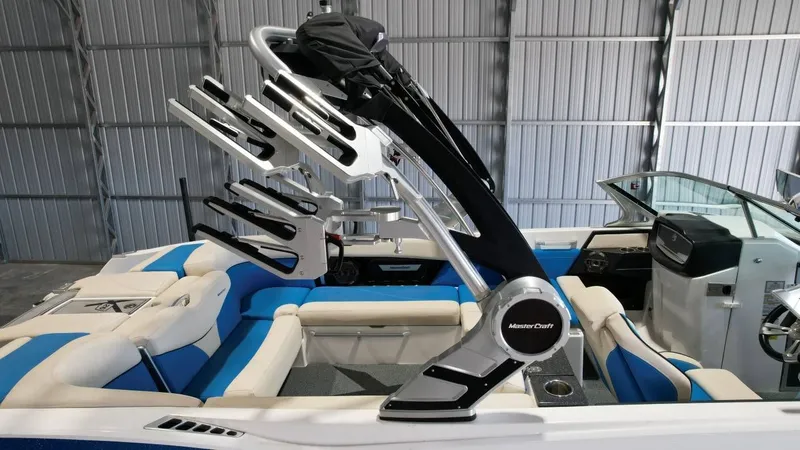 Slide: The Image of MasterCraft X26 2018 - 84