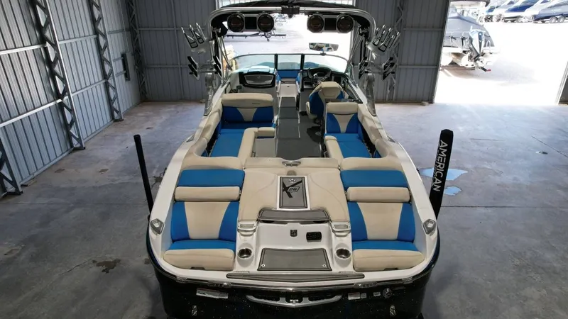 Slide: The Image of MasterCraft X26 2018 - 85
