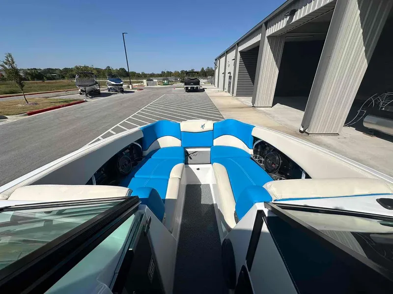 Slide: The Image of MasterCraft X26 2018 - 9