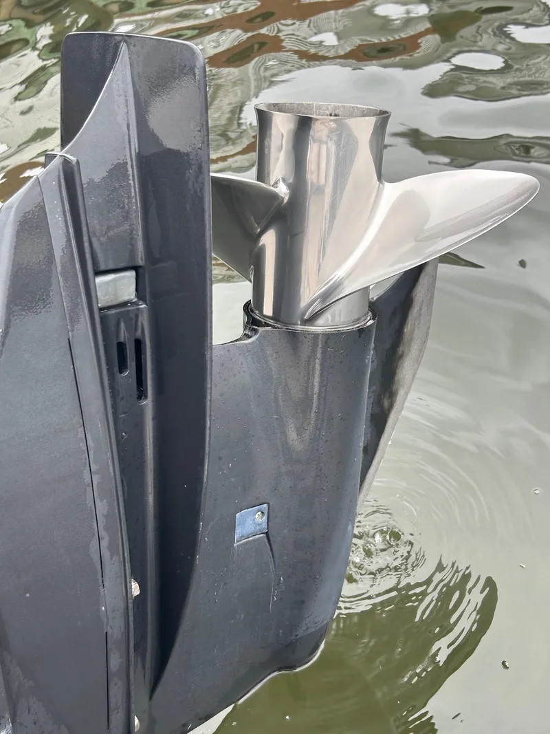 Slide: The Image of Propeller of a 1993 Grady-White 24 Explorer boat in water. - 25