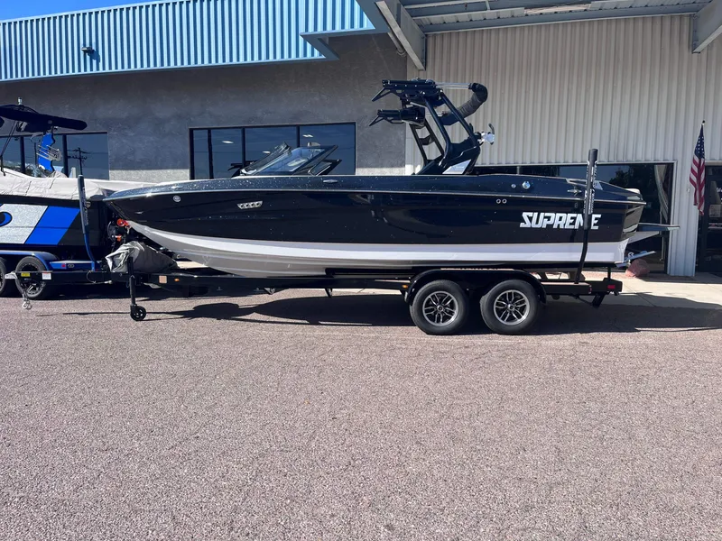 Slide: The Image of Supreme S220 2025 - 1