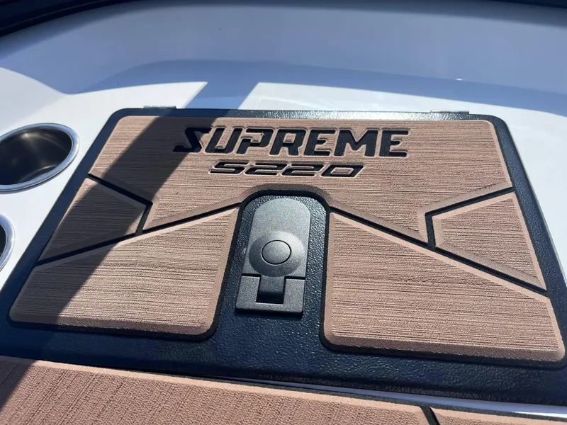 Slide: The Image of Supreme S220 2025 - 12
