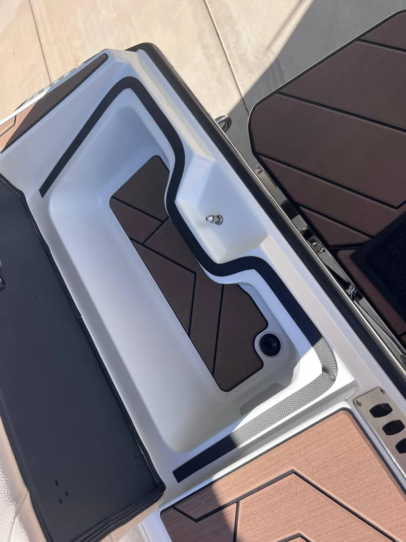 Slide: The Image of Supreme S220 2025 - 5