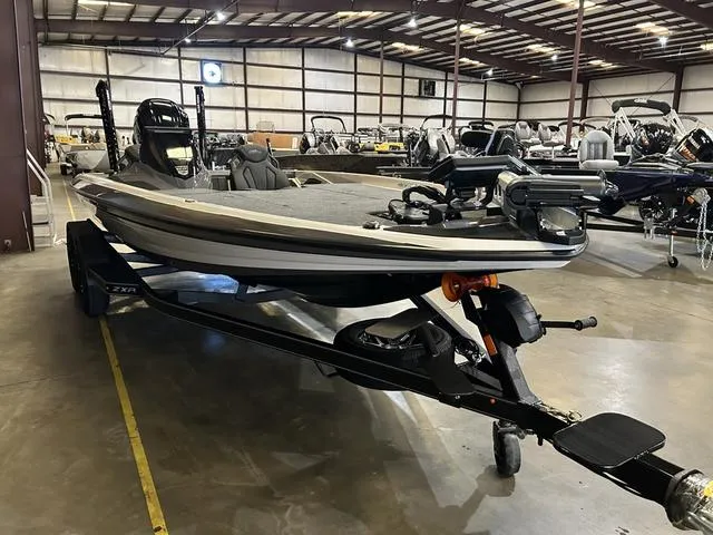 Slide: The Image of 2025 Skeeter ZXR20 with Yamaha 250 in showroom, sleek design, ready for adventure. - 3