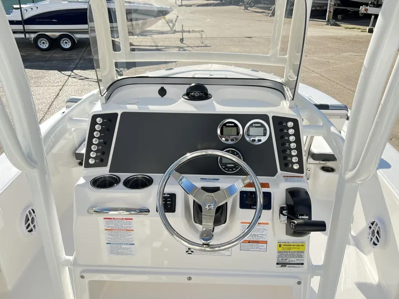 Slide: The Image of Robalo 226 Cayman 2025 - 3