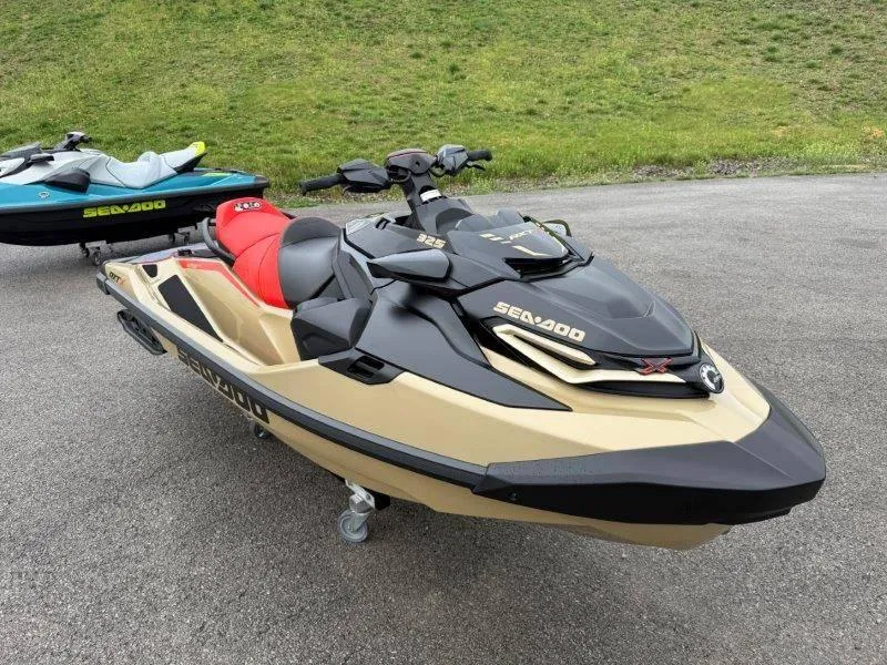 The Image of Sea-Doo RXT-X 325 2025 - 1