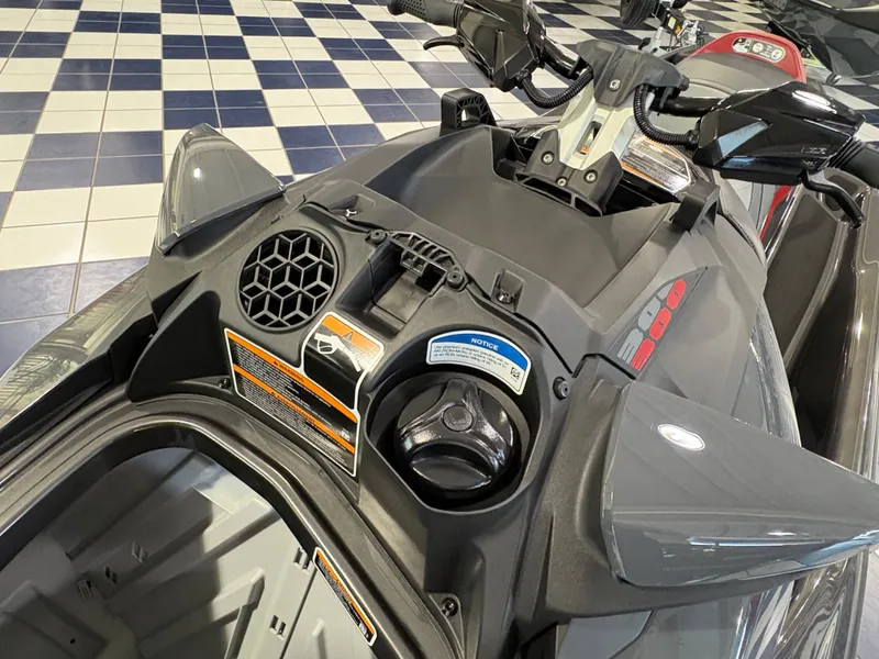 Slide: The Image of Sea-Doo GTR-X 300 2025 - 26