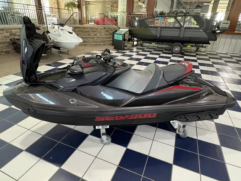 Slide: The Image of Sea-Doo GTR-X 300 2025 - 27