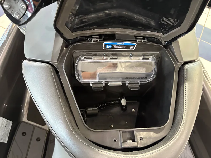 Slide: The Image of Sea-Doo GTR-X 300 2025 - 28