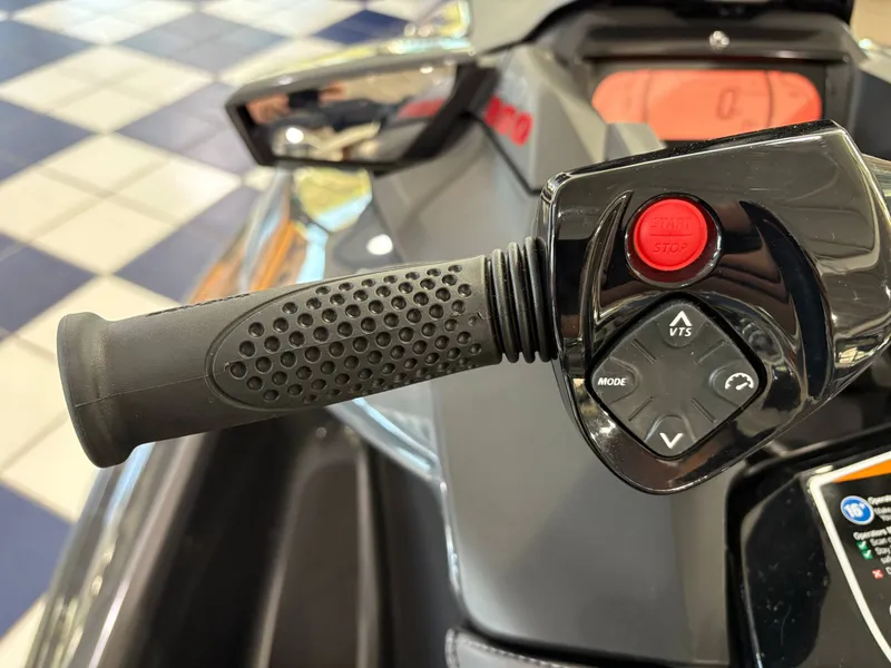 Slide: The Image of Sea-Doo GTR-X 300 2025 - 31