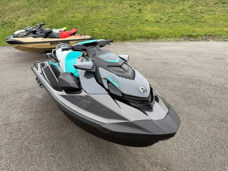 Slide: The Image of Sea-Doo GTR 230 2025 - 7