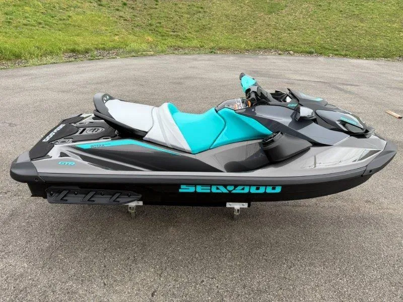 Slide: The Image of Sea-Doo GTR 230 2025 - 8