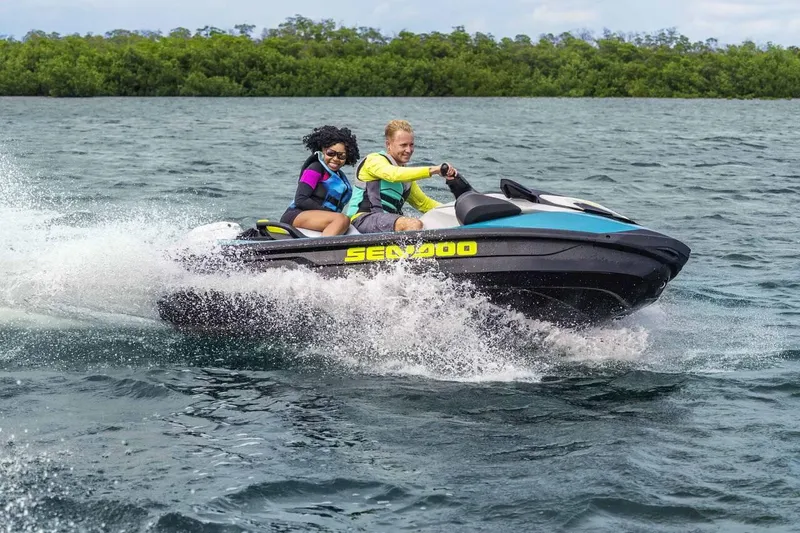 Slide: The Image of Sea-Doo GTI SE 170 2025 - 6