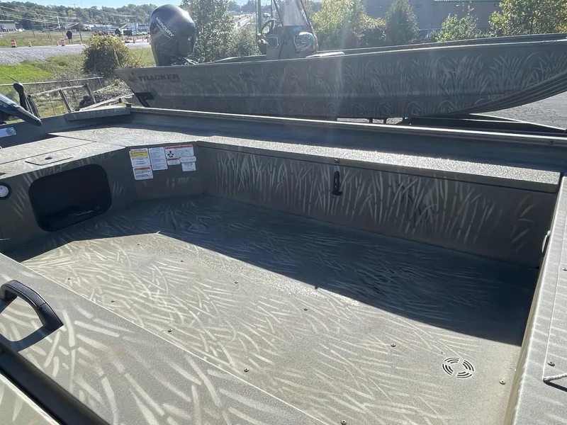 Slide: The Image of 2025 Tracker Grizzly 1654 T Sportsman boat interior with camouflage design. - 7