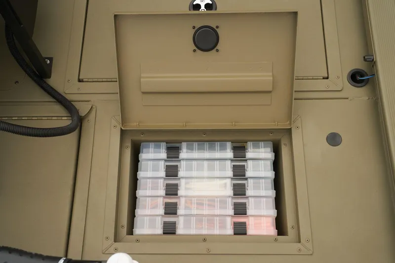 Slide: The Image of Tracker Grizzly 2072 CC Sportsman Kicker 2025 - 74