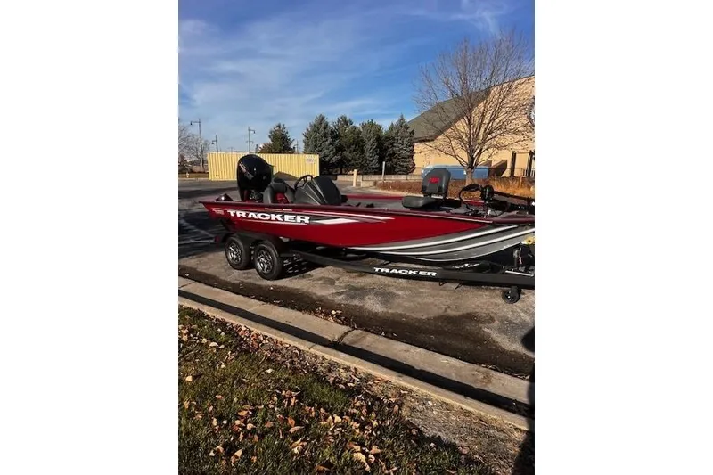 Slide: The Image of 2025 Tracker Pro Team 195 Tournament Edition boat parked outdoors. - 81