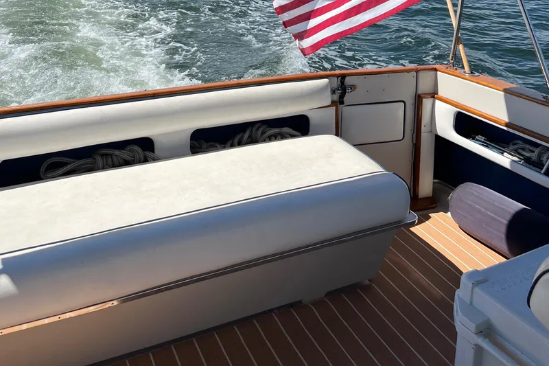 Slide: The Image of Sea Ray 340 Express Cruiser 1988 - 34