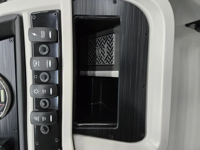 Slide: The Image of Sweetwater 2486SFL 2025 - 10